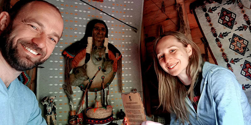 Avantura na Fruškoj gori romantično brvnara kamin mapa destinacija i istraživanje